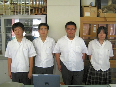 写真21 左から伊藤君、畑君、小松君、門脇さん.jpg